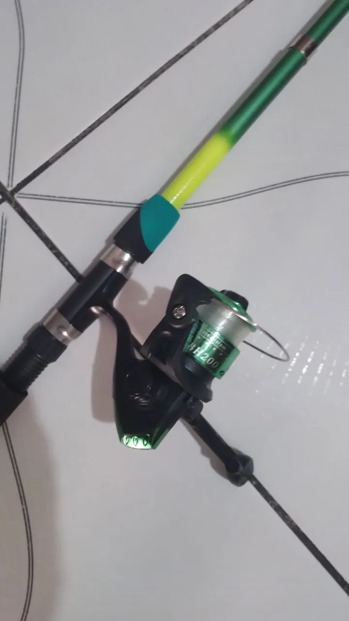 Kit com vara d pesca completo com molinete linha e 15 anzóis  - Foto 4