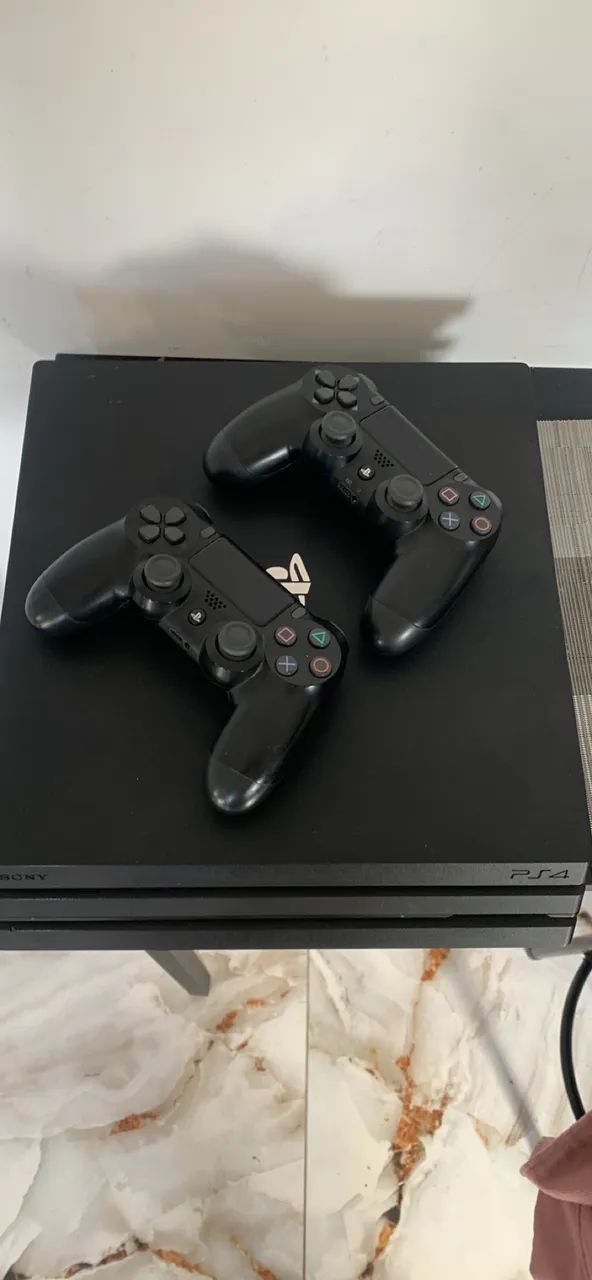 Ps4 pro com 2 controles  - Foto 2