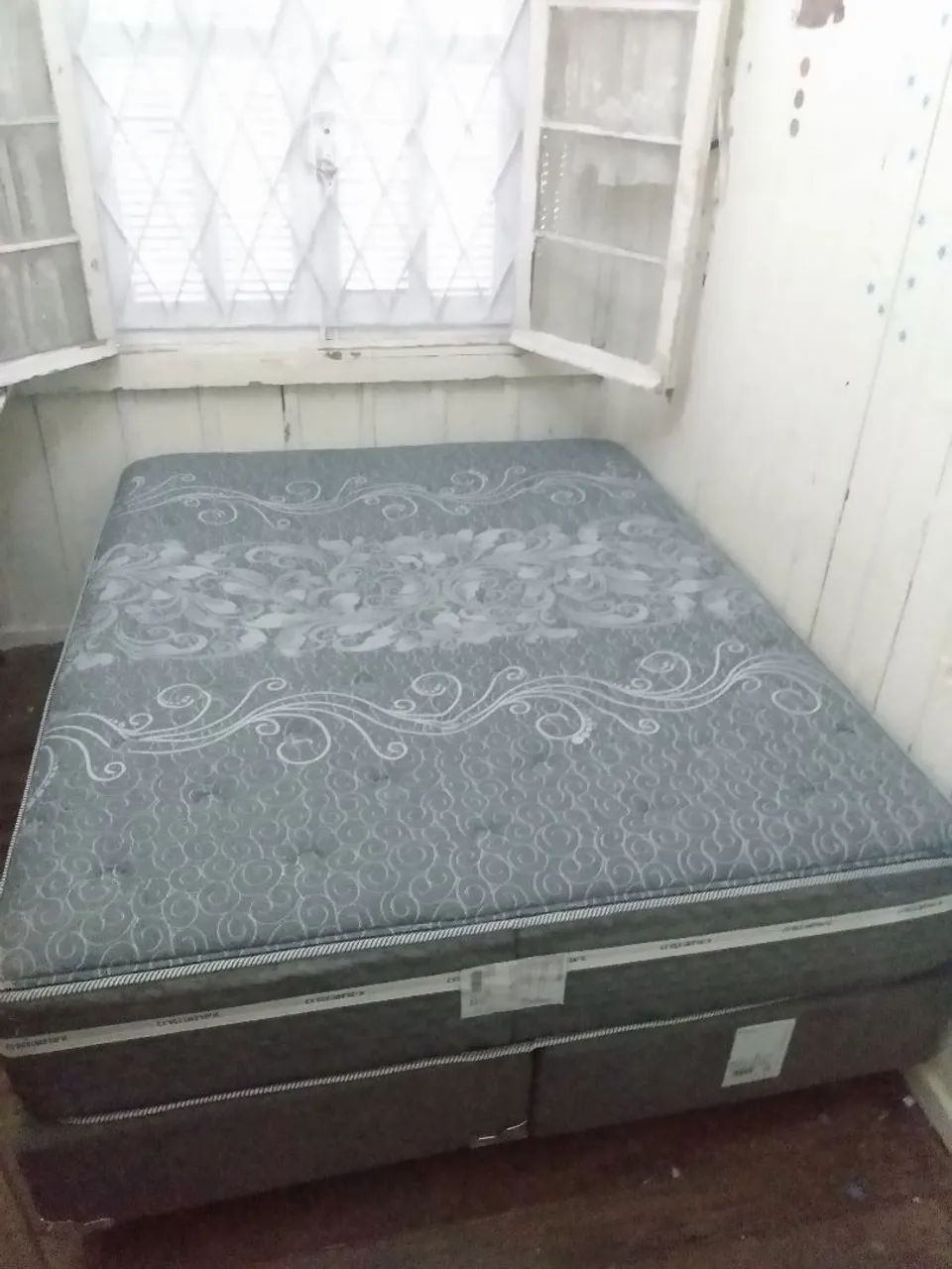 Cama Queen Size Completa com Box e Colchão 
