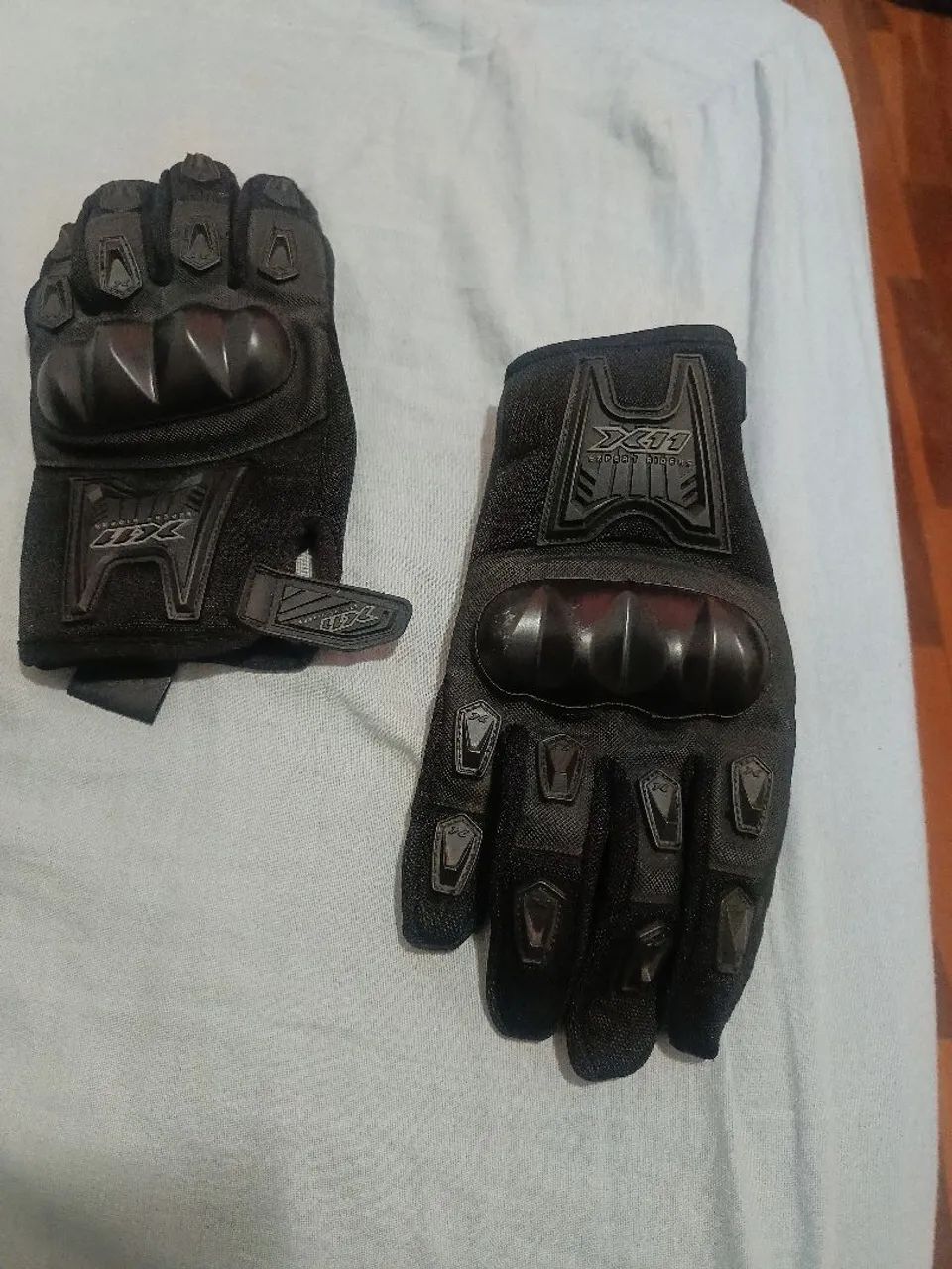 Capacete Bieffe 58 e par de luvas - Foto 5