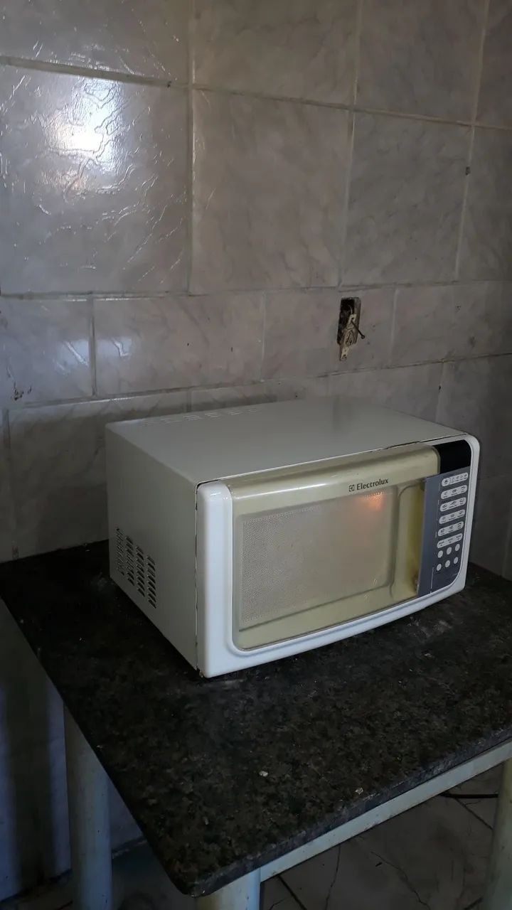 Microondas Electrolux 30 litros funcionando perfeitamente.  - Foto 3