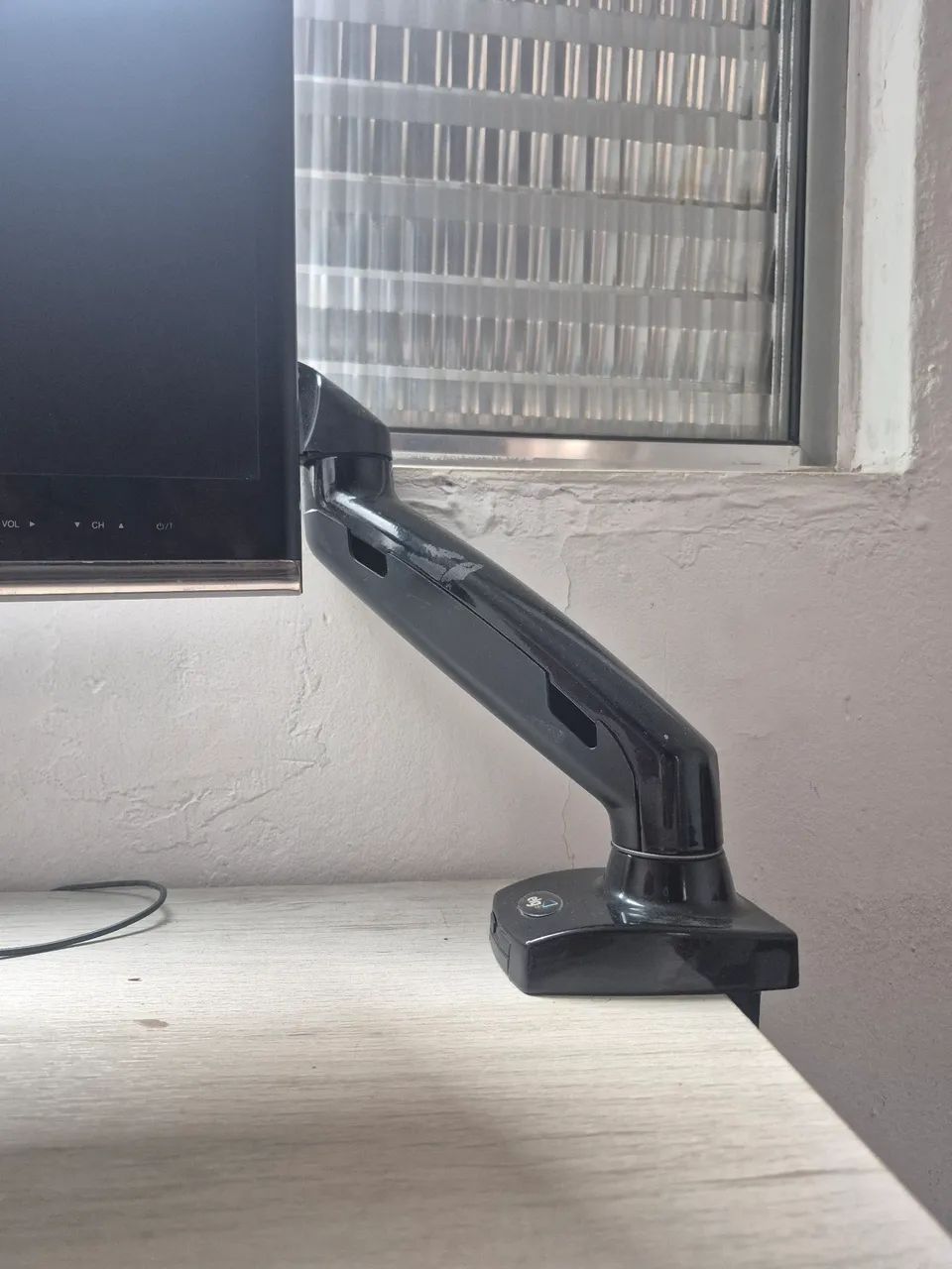 Braço Articulado para Monitores e TV - Foto 2