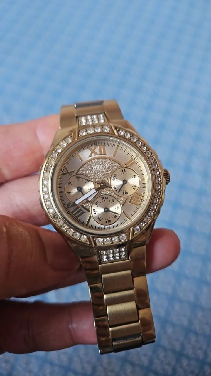 Relógio Guess dourado feminino
