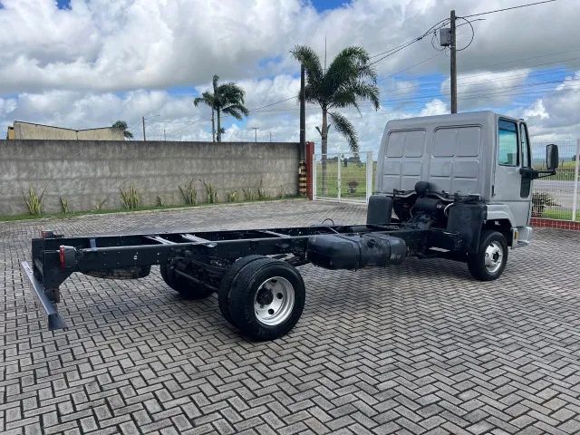 Ford Cargo 815 E Ano 2012 - Único dono - Foto 4