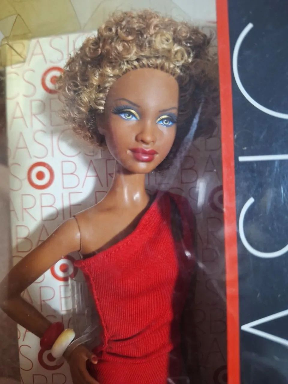 Barbie Basics collection RED - MODEL 08 - nunca removida da caixa (NRFB) - Foto 3
