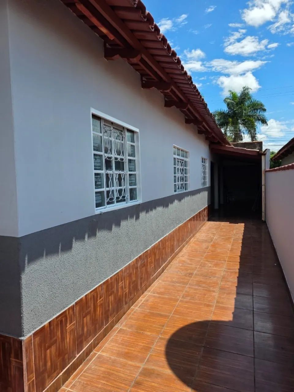 Casa em Nerópolis, 3 quartos, recém reformada.