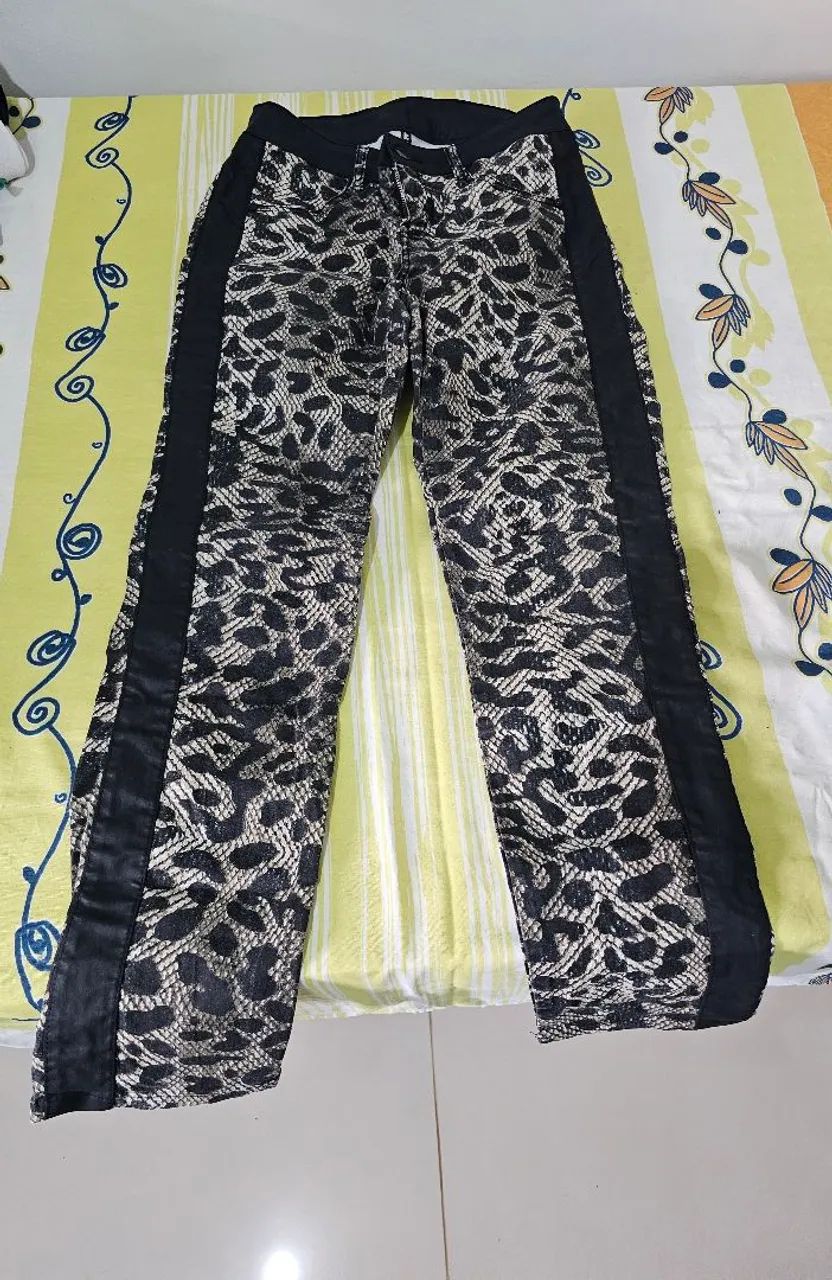 Calça Morena Rosa estampa onça 