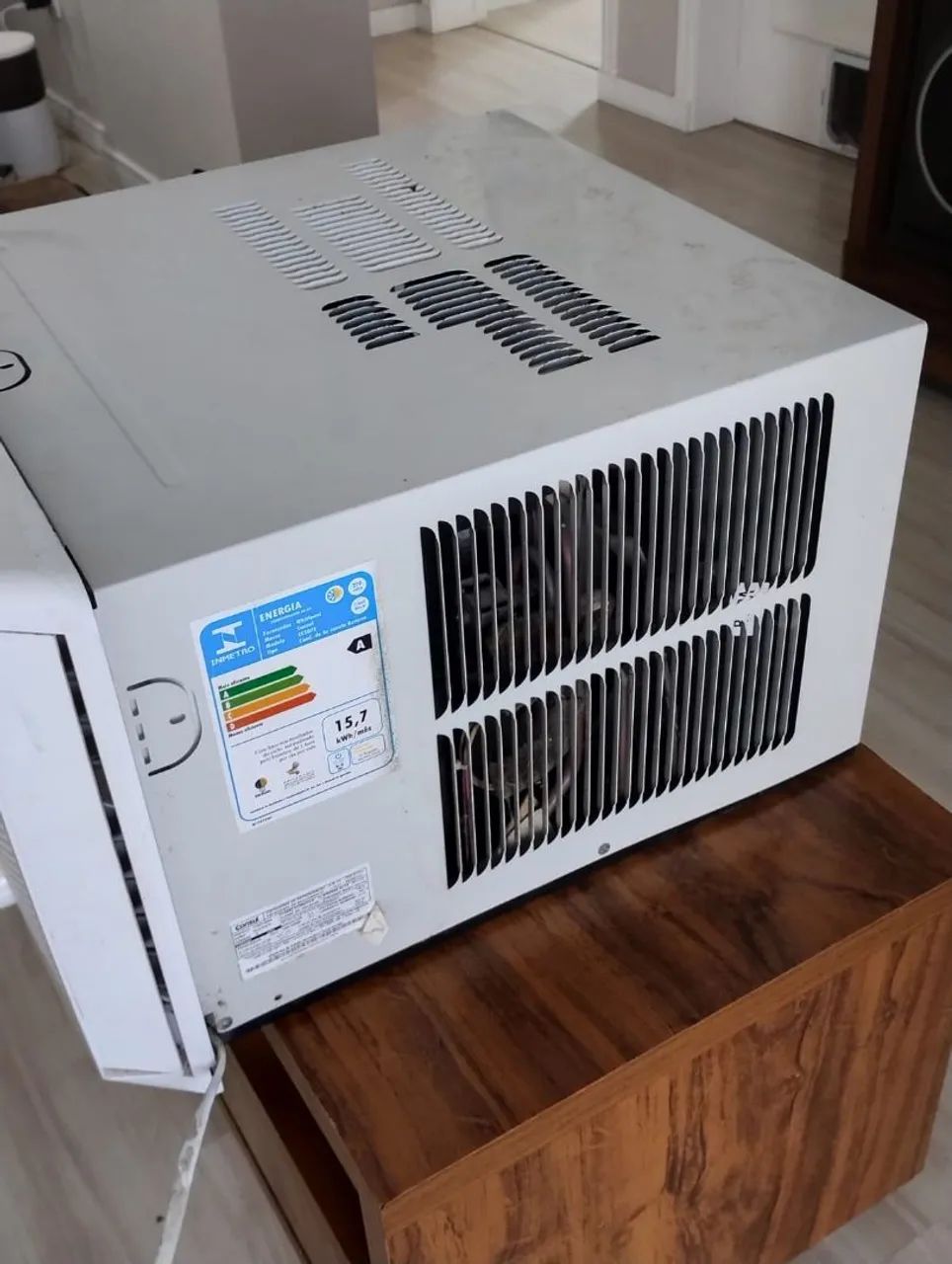 Vendo ar condicionado de janela 7500 btu - Foto 2