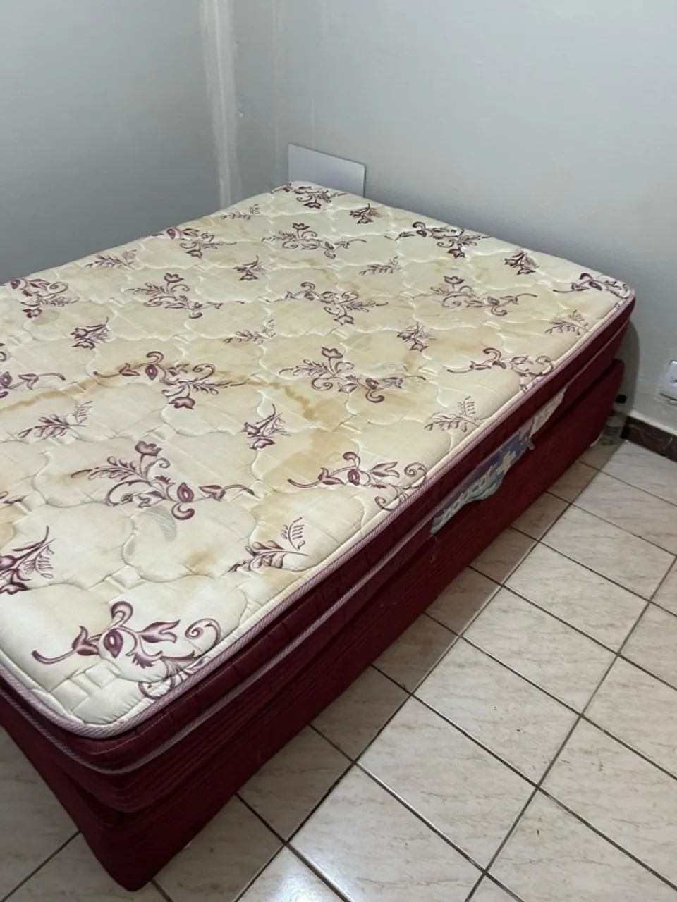 Cama box com colchão de casal _ R$ 300,00