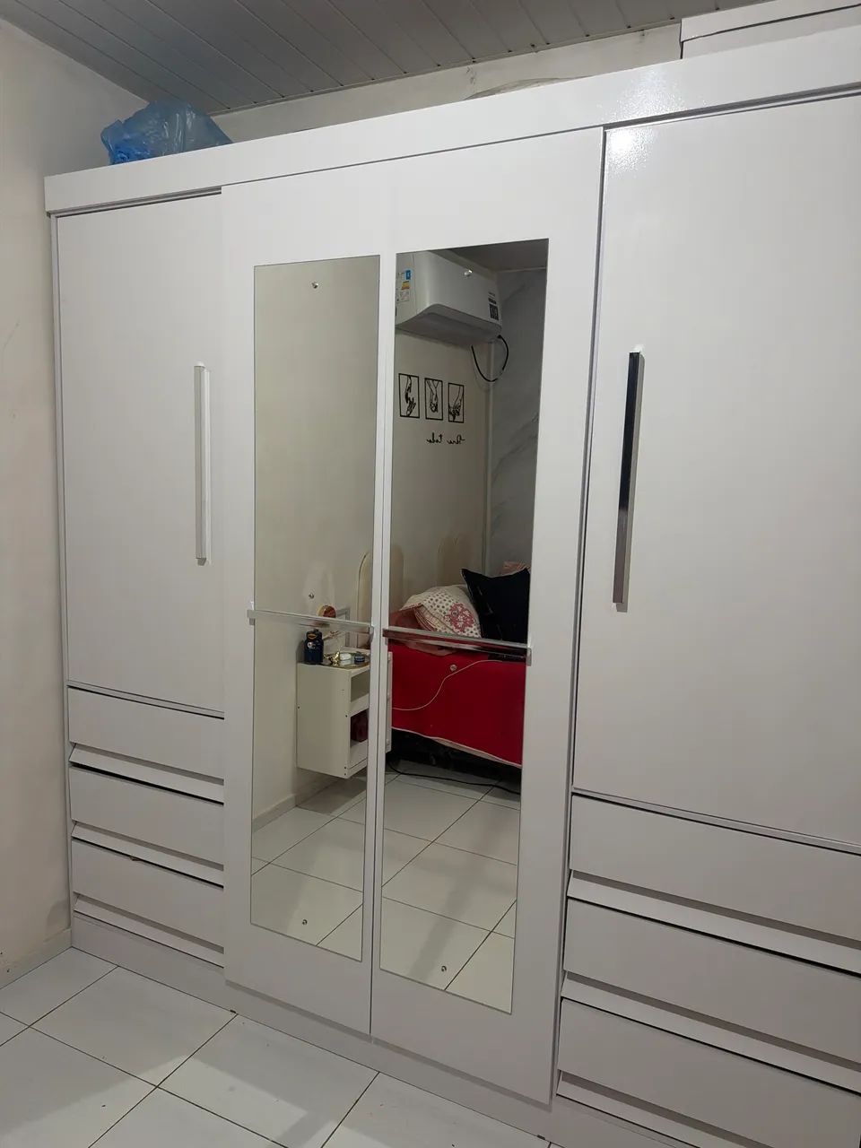 Guarda roupa de casal 4 portas e 6 gavetas