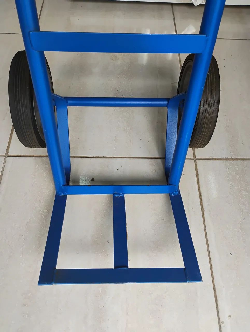 Carrinho de carga 150kg pneu maciço novo - Foto 4