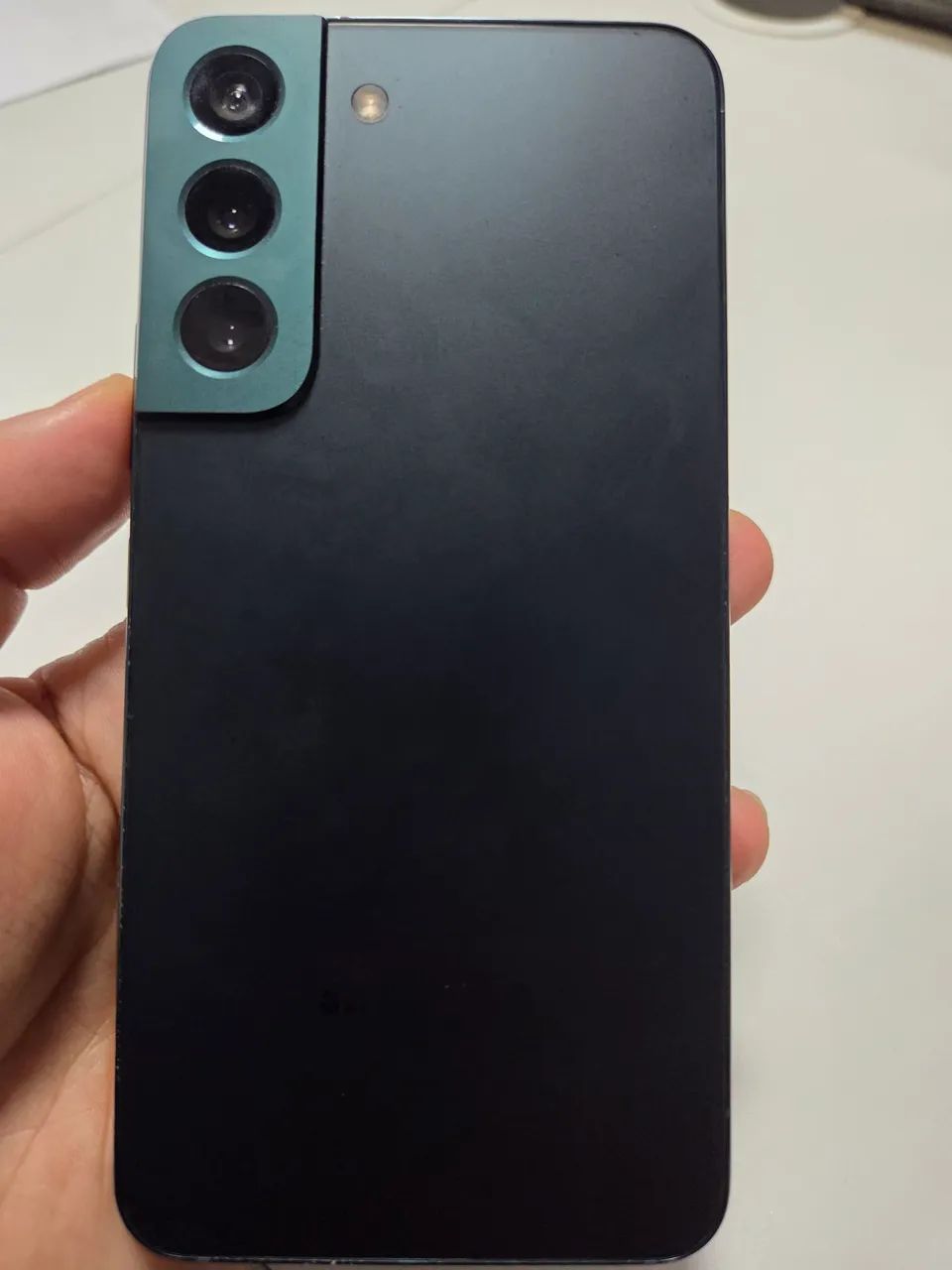 Celular funcionando, porém com defeito.