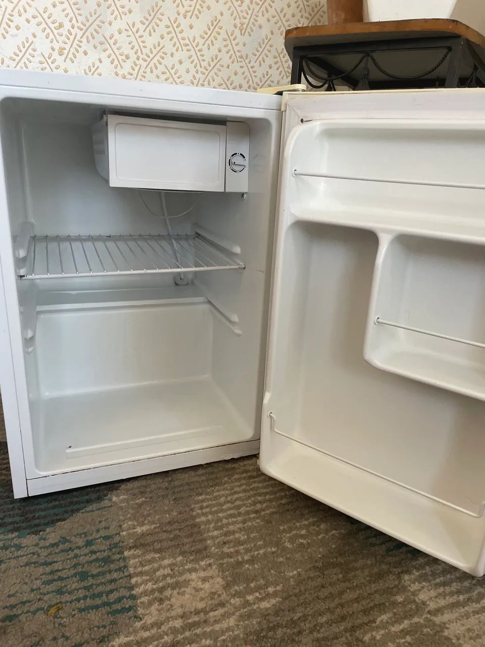 FRIGOBAR PHILCO 68 litros  - Foto 2