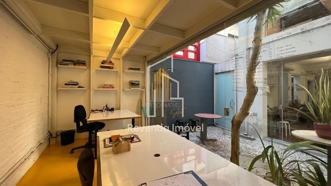PERDIZES - CASA COMERCIAL DE 169M² COM 4 SALAS, 3 BANHEIROS, COZINHA E VARANDA.
