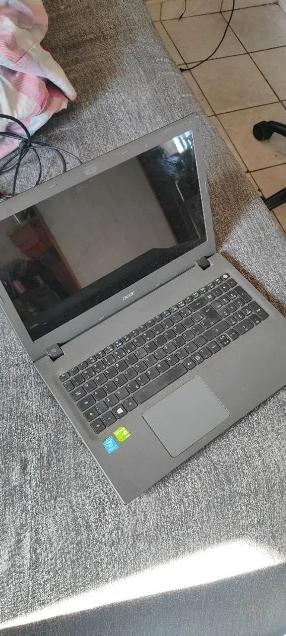 Notebook Acer Aspire E5-573, I7 Geforce 920M - Foto 2