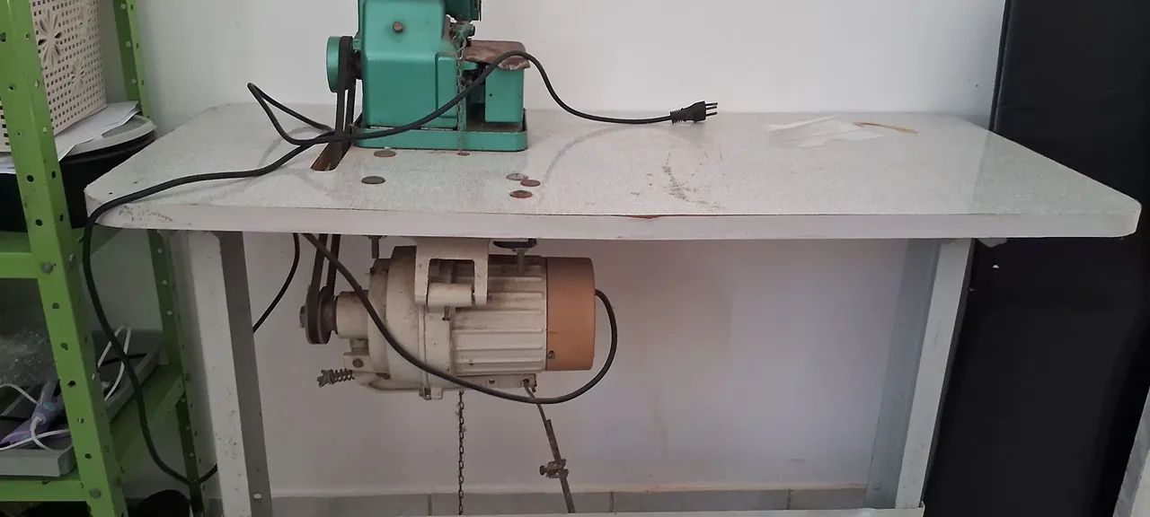 Vendo overlock semi-industrial. Observacao: precisa fazer uma revisão no motor.  - Foto 2