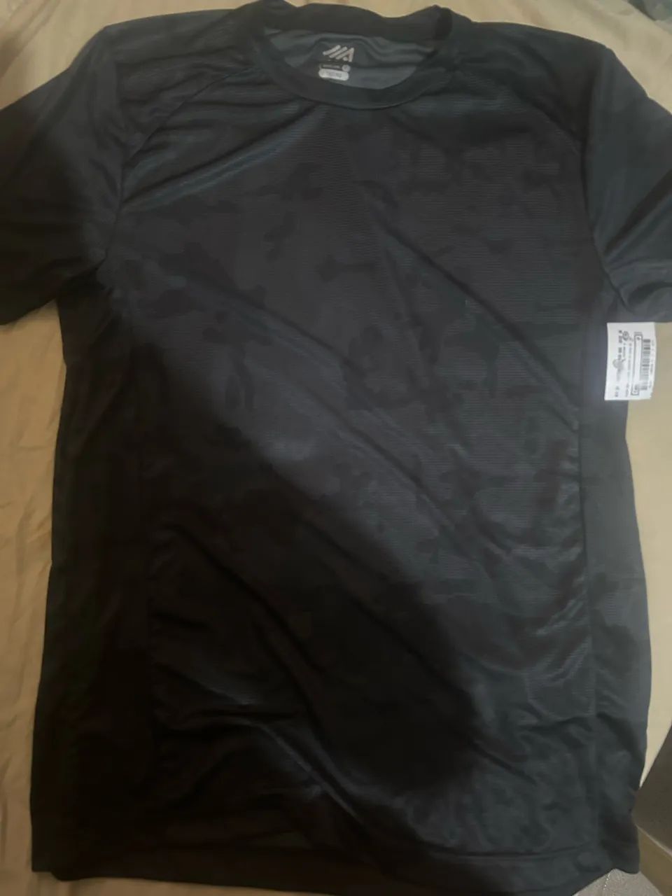 camiseta preta camuflada, Nova. Nunca usada. - Foto 2
