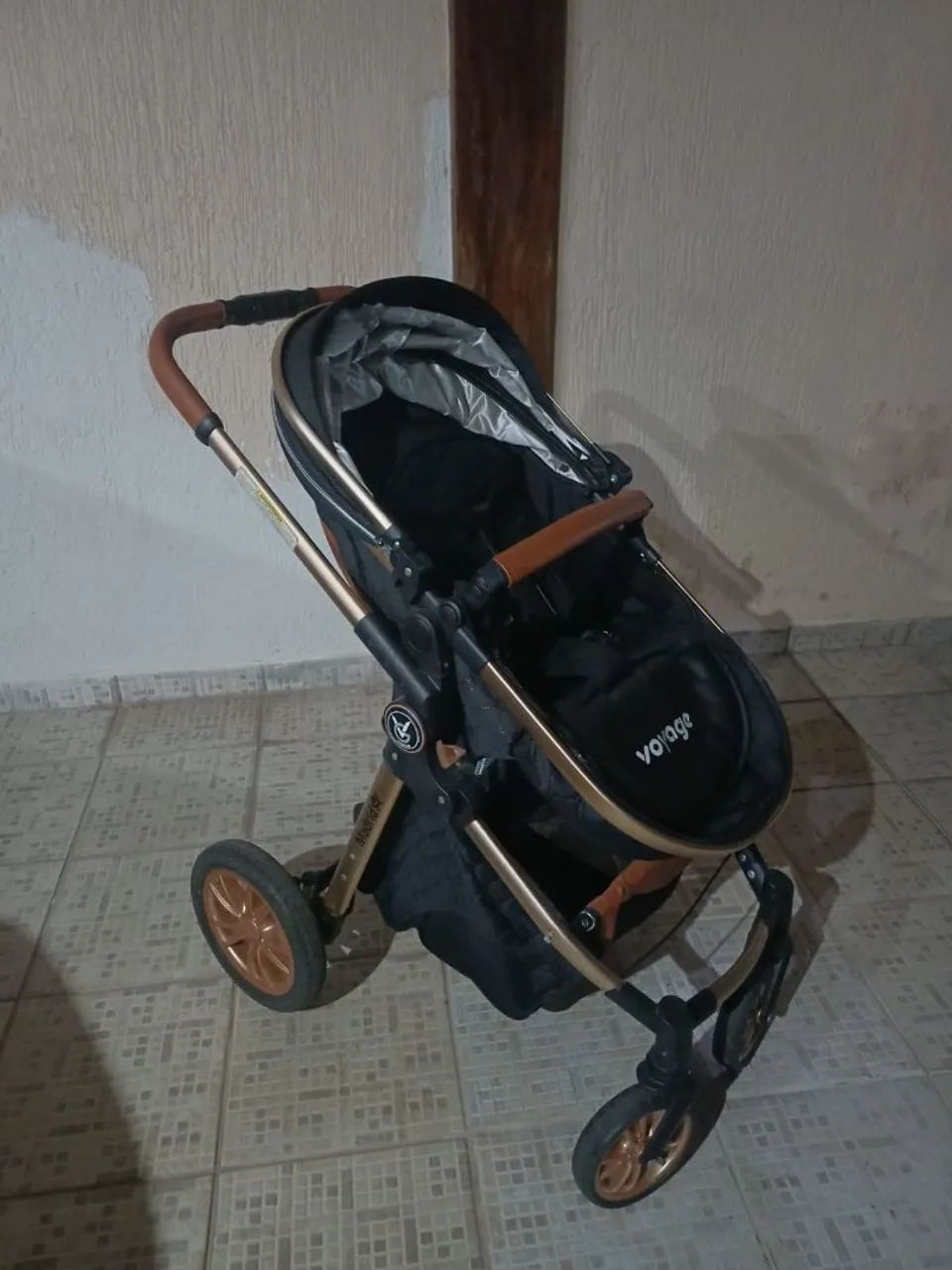 Kit carrinho de bebê com bebê conforto Voyage - Foto 4