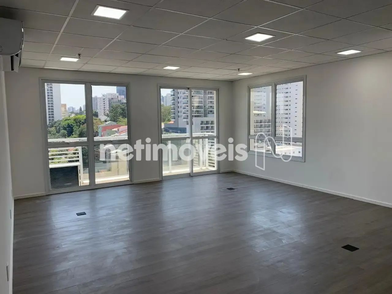 Vende se Sala/ Conjunto comercial em Pinheiros com 50m2 e sacada - Foto 2