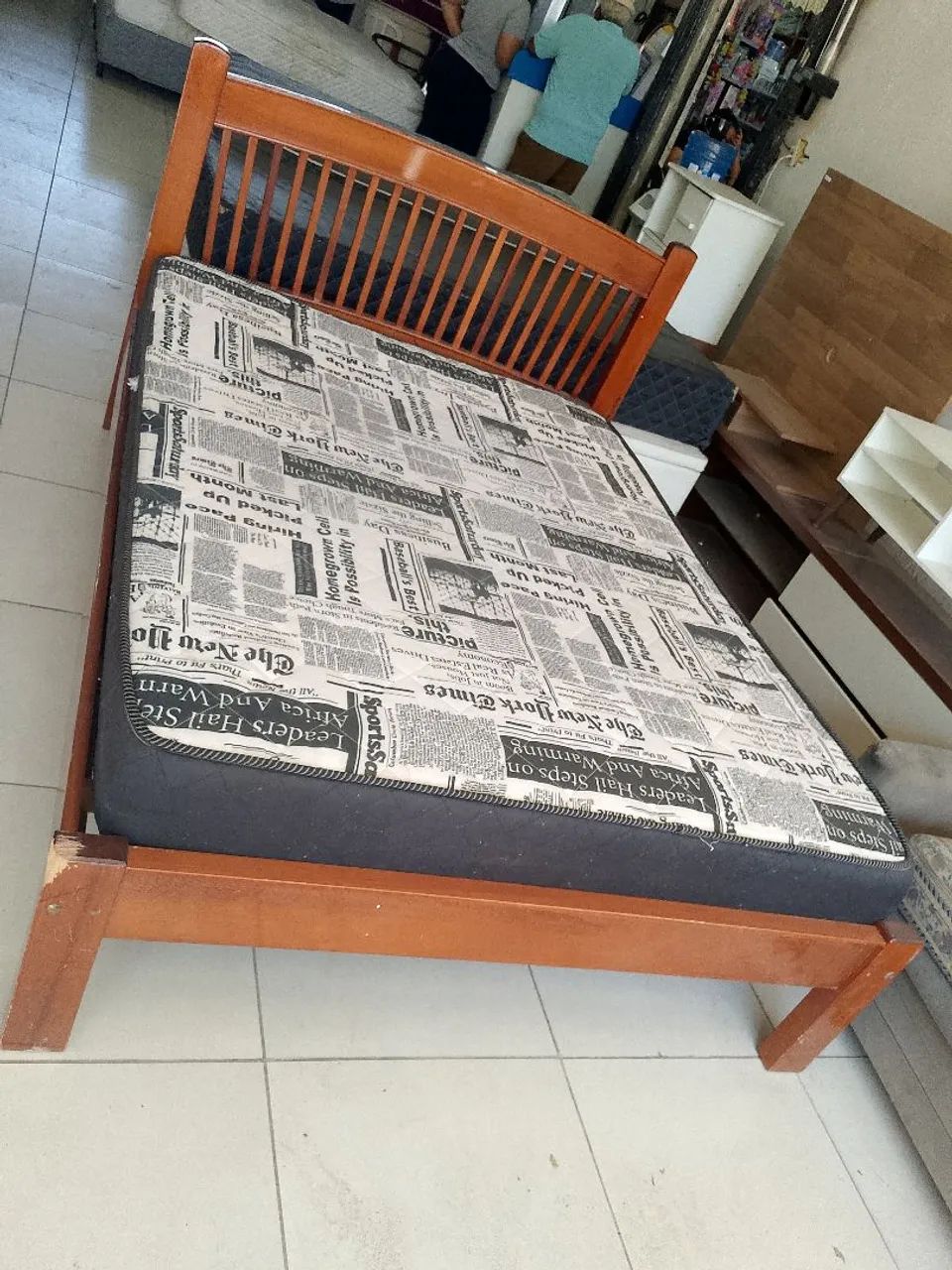 Cama De Madeira com colchão  - Foto 5