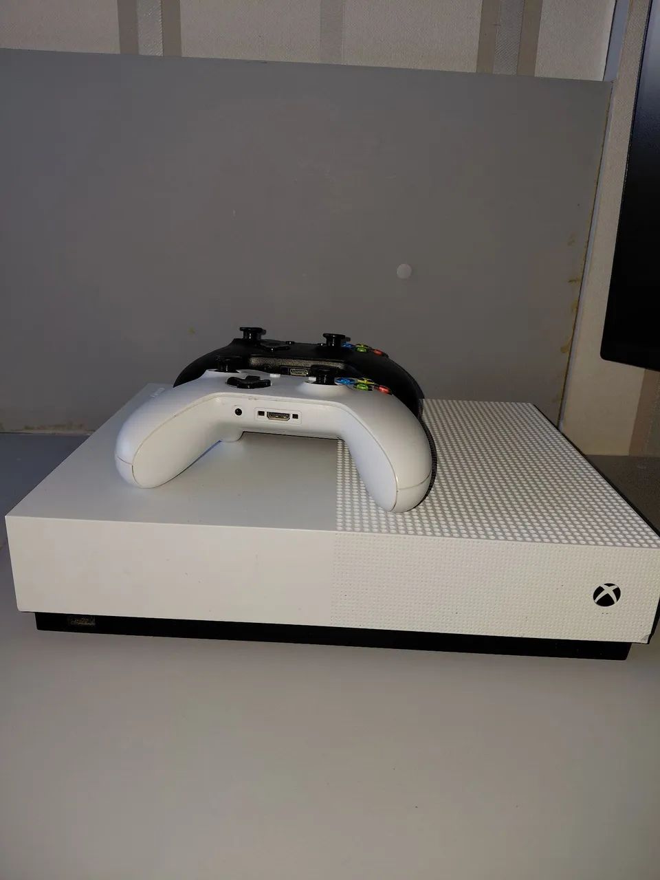 Xbox One S 512gb Usado com 2 Controles
