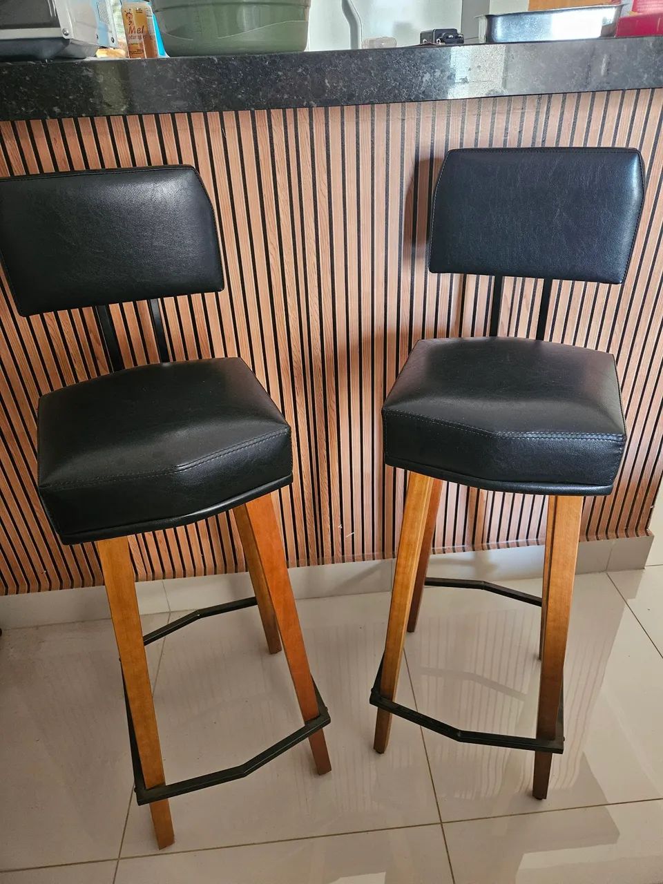 KIT DE 2 BANQUETAS - POUCO USADO