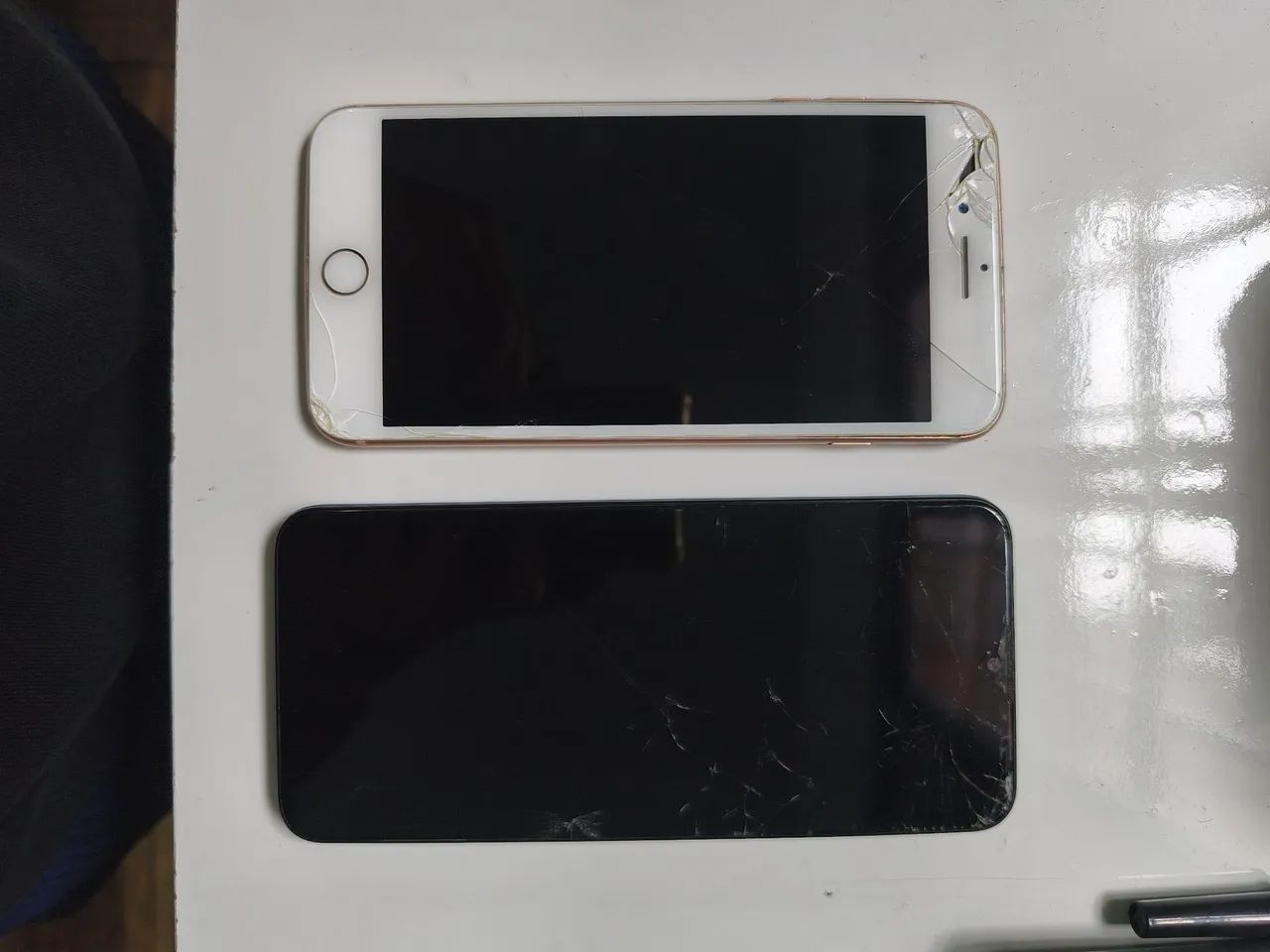 iPhone 8 plus/ MotoG 20