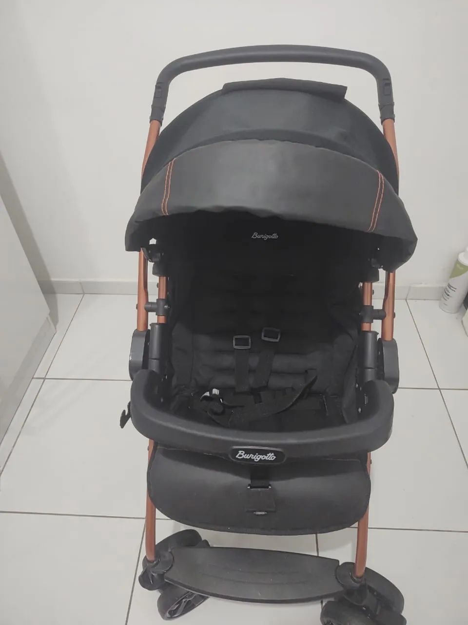 Vende se carrinho de bebê. 