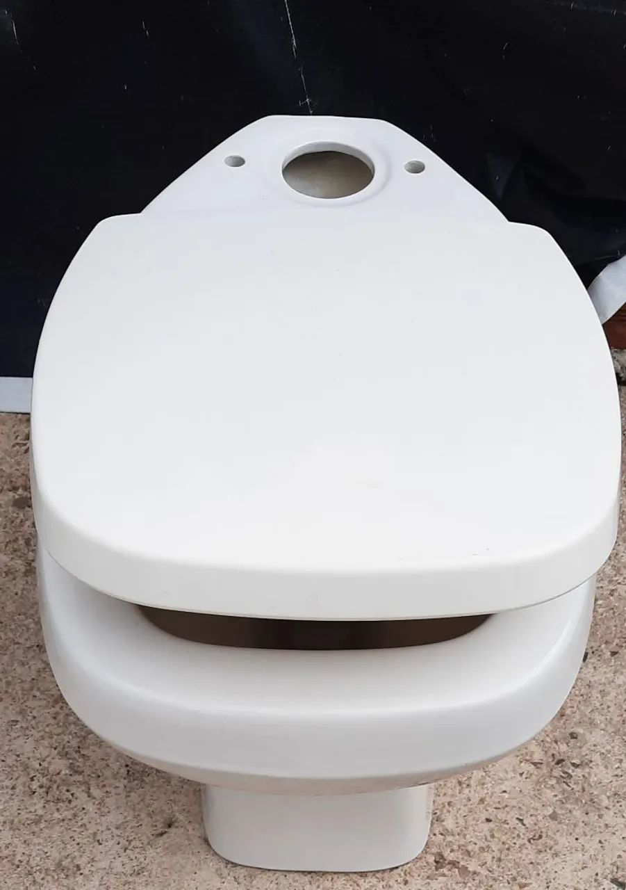 Vaso acoplado sem caixa jato pluz com tampa fechamento suave branco 