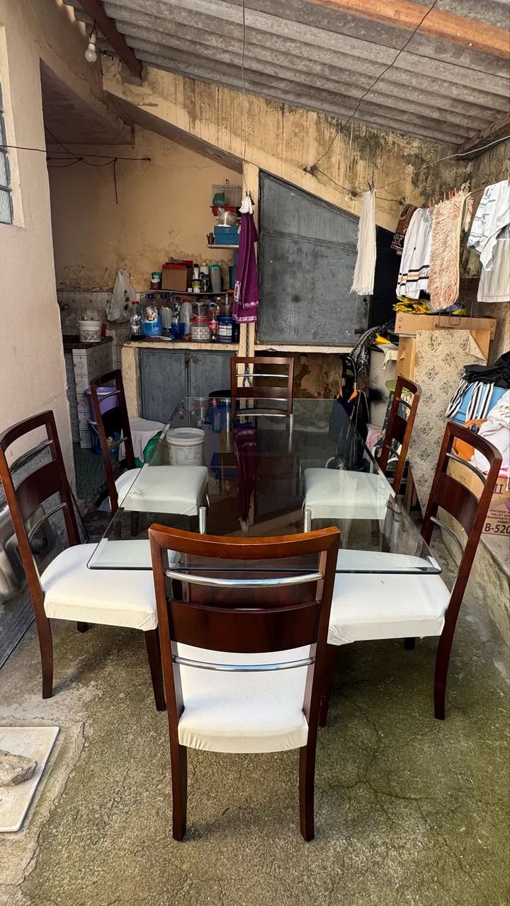 Mesa de Jantar com 6 cadeiras maciça 