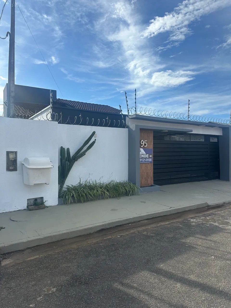 Venda. Casa 190 m2 no Cidade Satélite. Rua Orion. 2/4 sendo 1 suite. Ac financiamento 