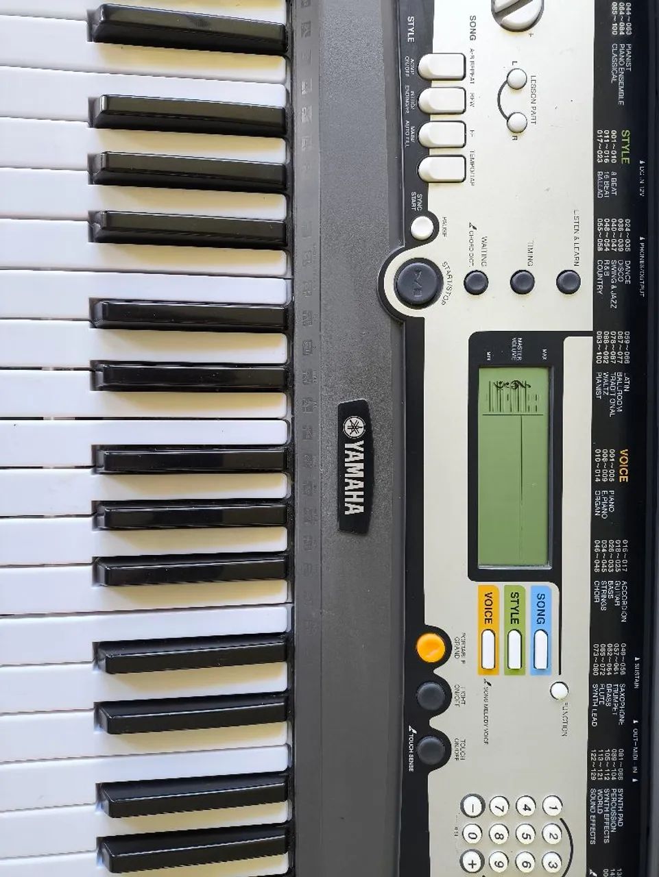 Teclado YAMAHA EZ200 - Foto 4