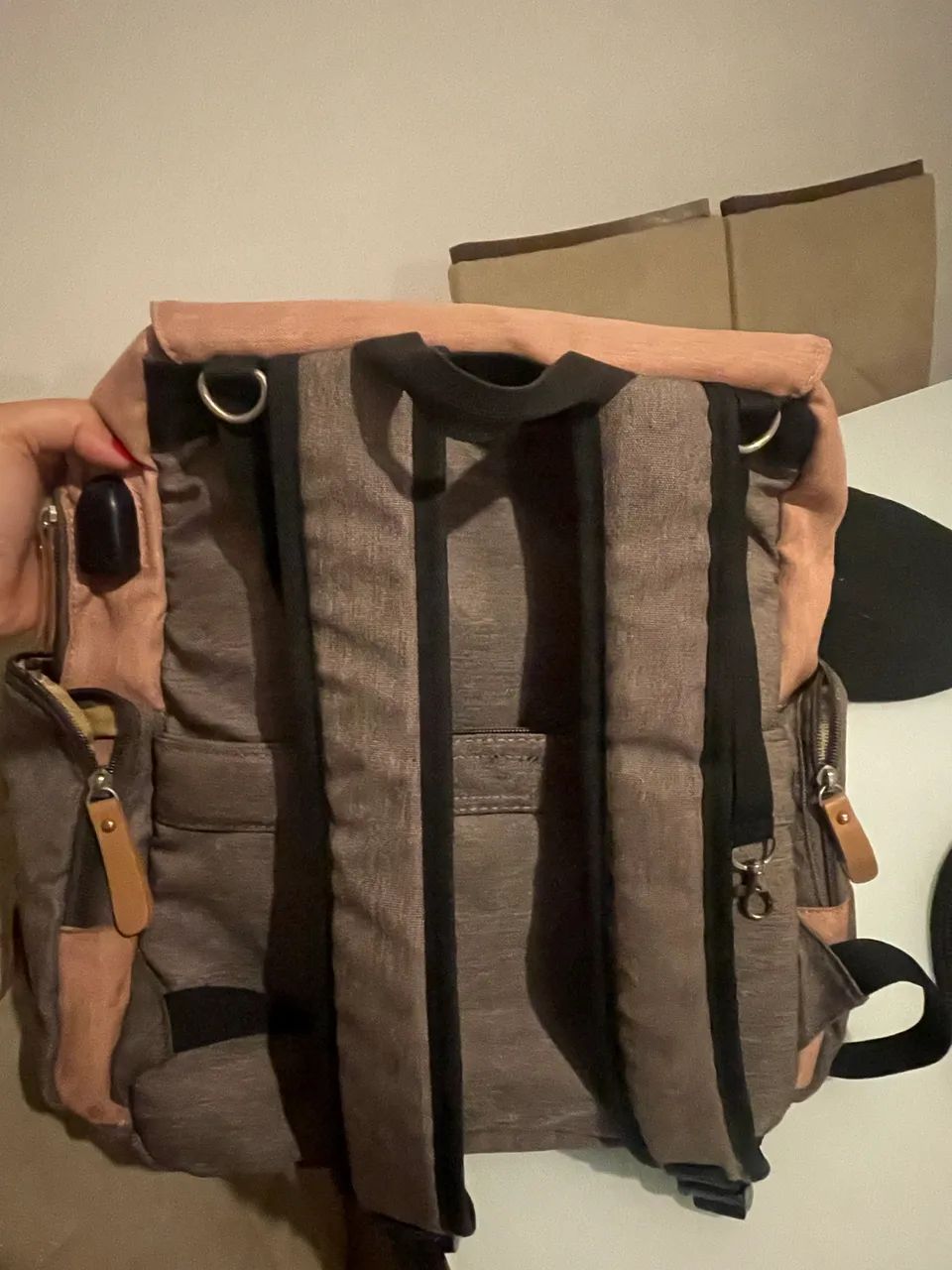 Mochila LE QUEEN cinza com rosa  - Foto 4