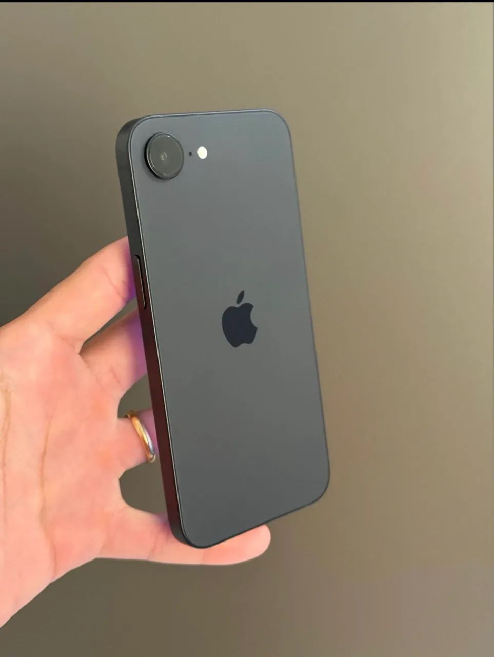 iPhone 16 é 128G Preto Semi Novo - Foto 3