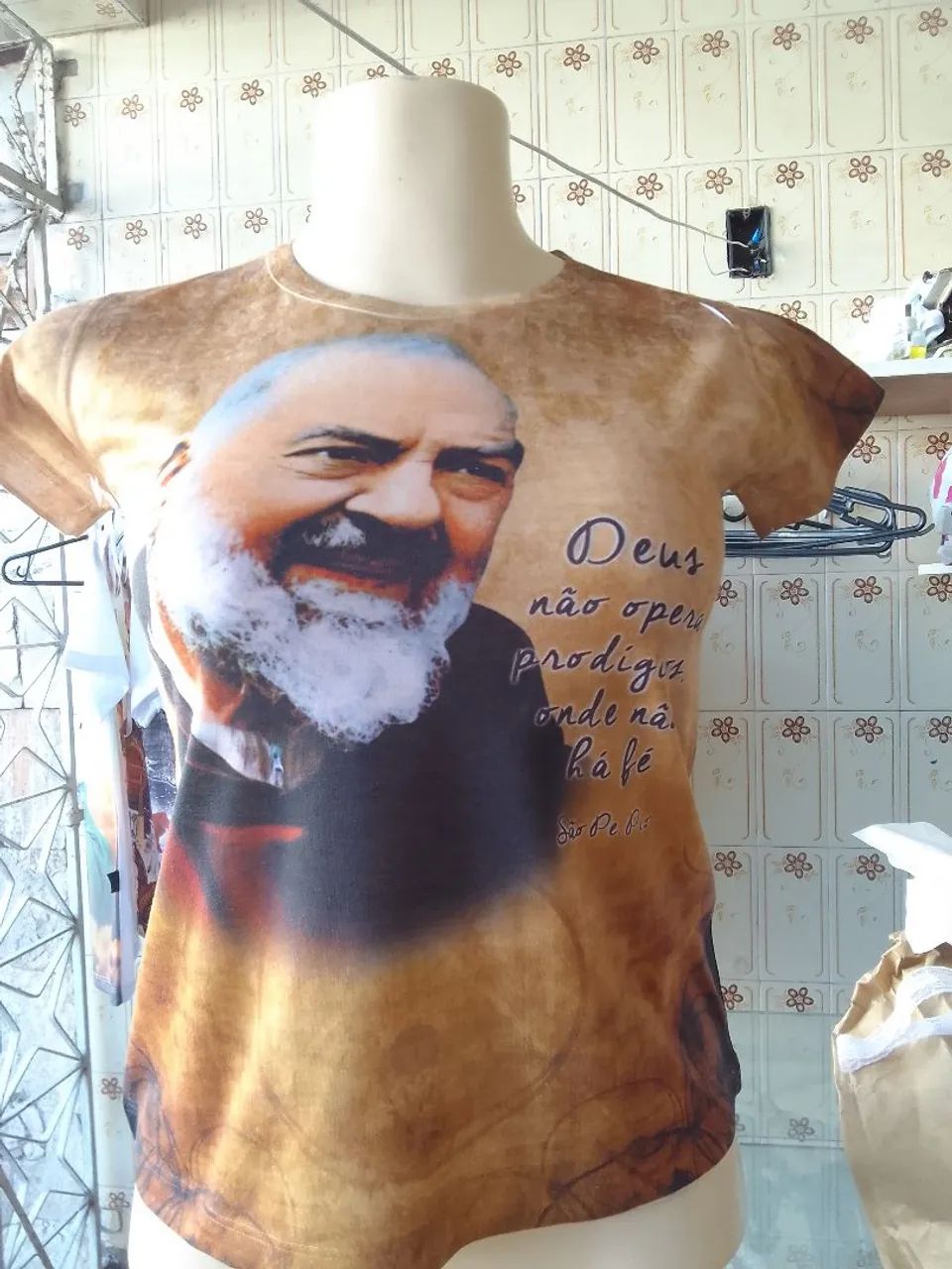Camisas religiosas com  preços e tamanhos variados ! - Foto 5
