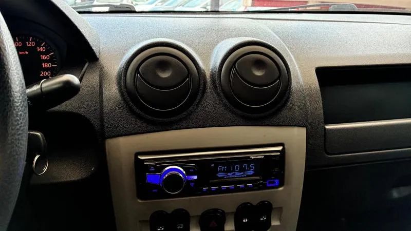 Renault Logan Expression Hi-flex 1.6 8V 4P 2010 - Foto 12