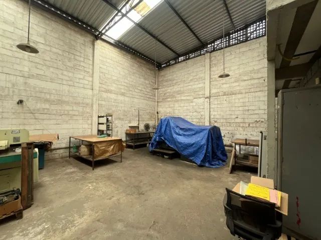 Aluga-se galpão com 300m² em Ataíde