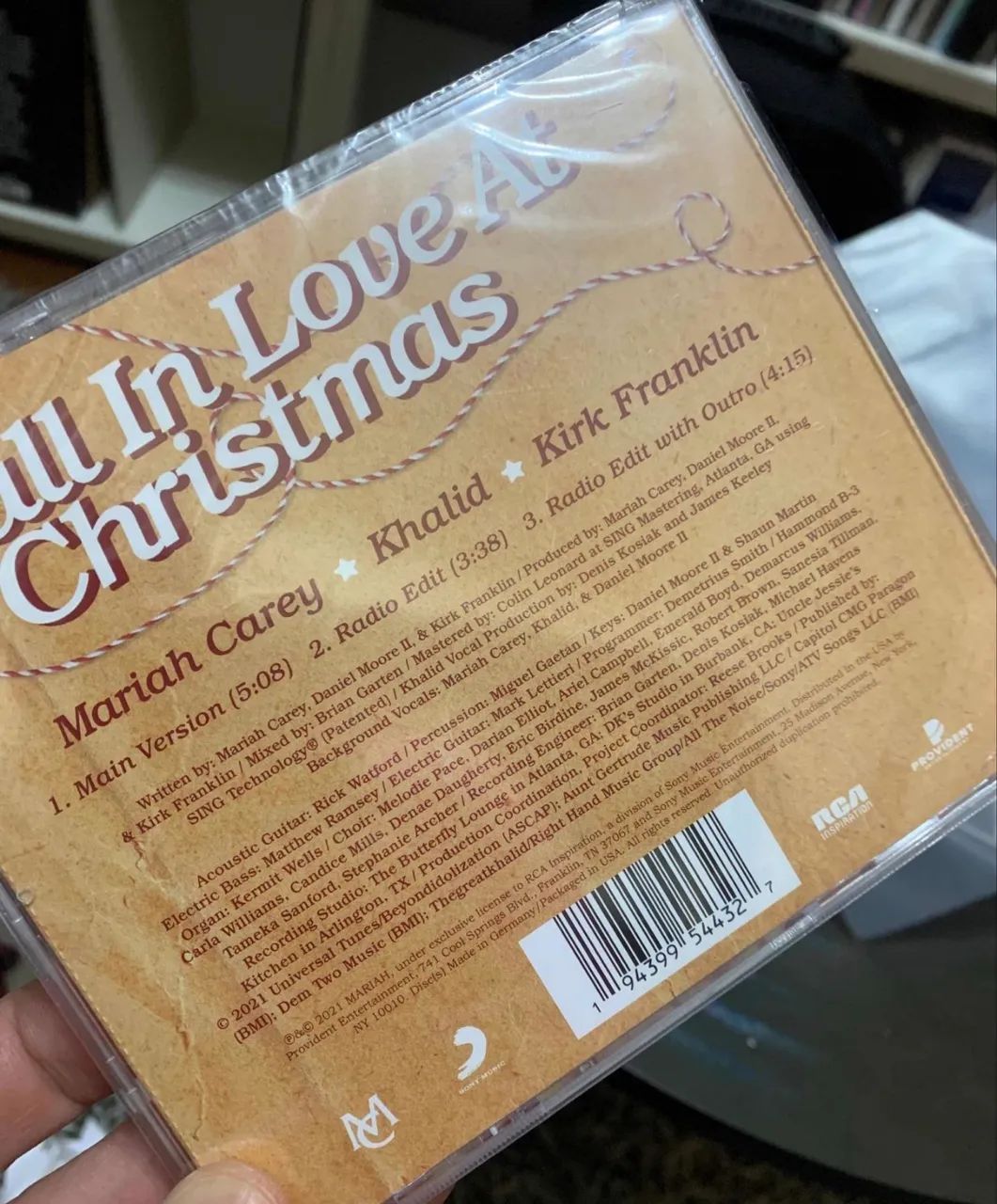 Mariah Carey Fall In Love With Christmas cd importado - Foto 2