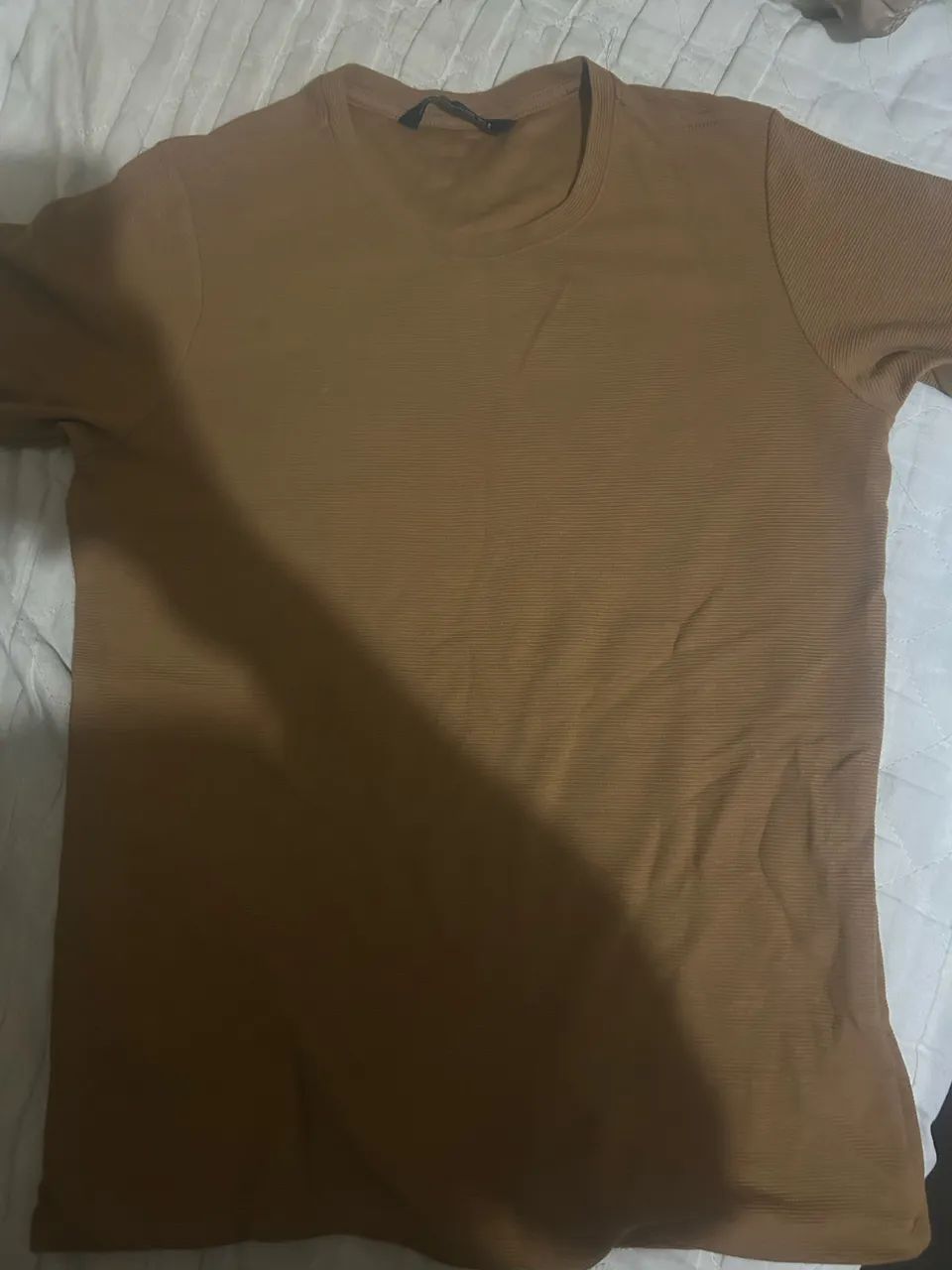 camiseta manga curta, marrom caramelo. em algodão peruano. - Foto 3