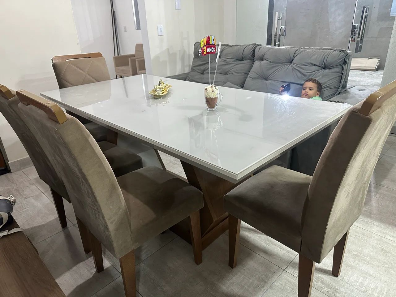 Mesa linda  + 6 cadeiras em perfeito estado!  - Foto 3