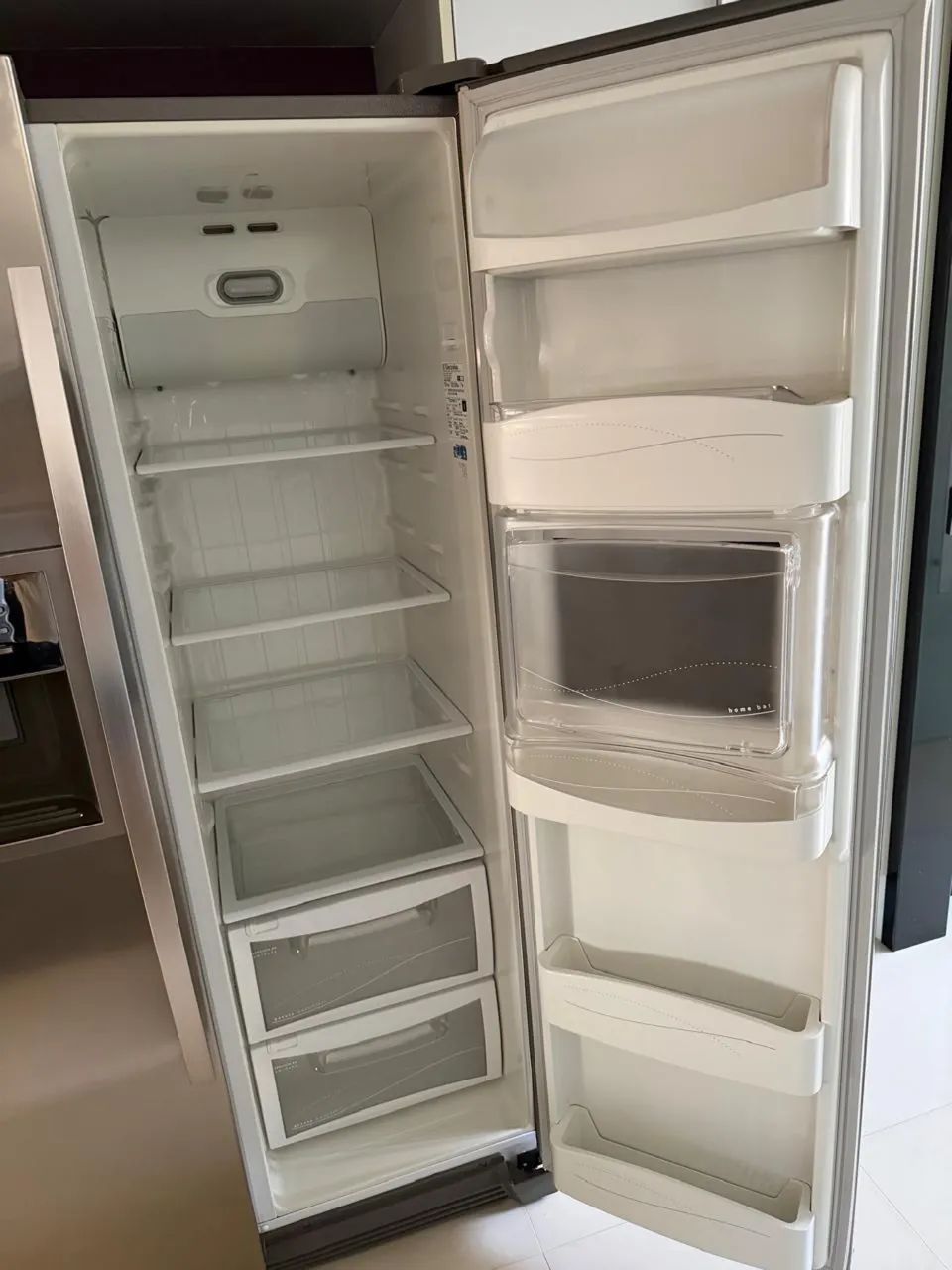 Vendo geladeira Eletrolux com defeito 