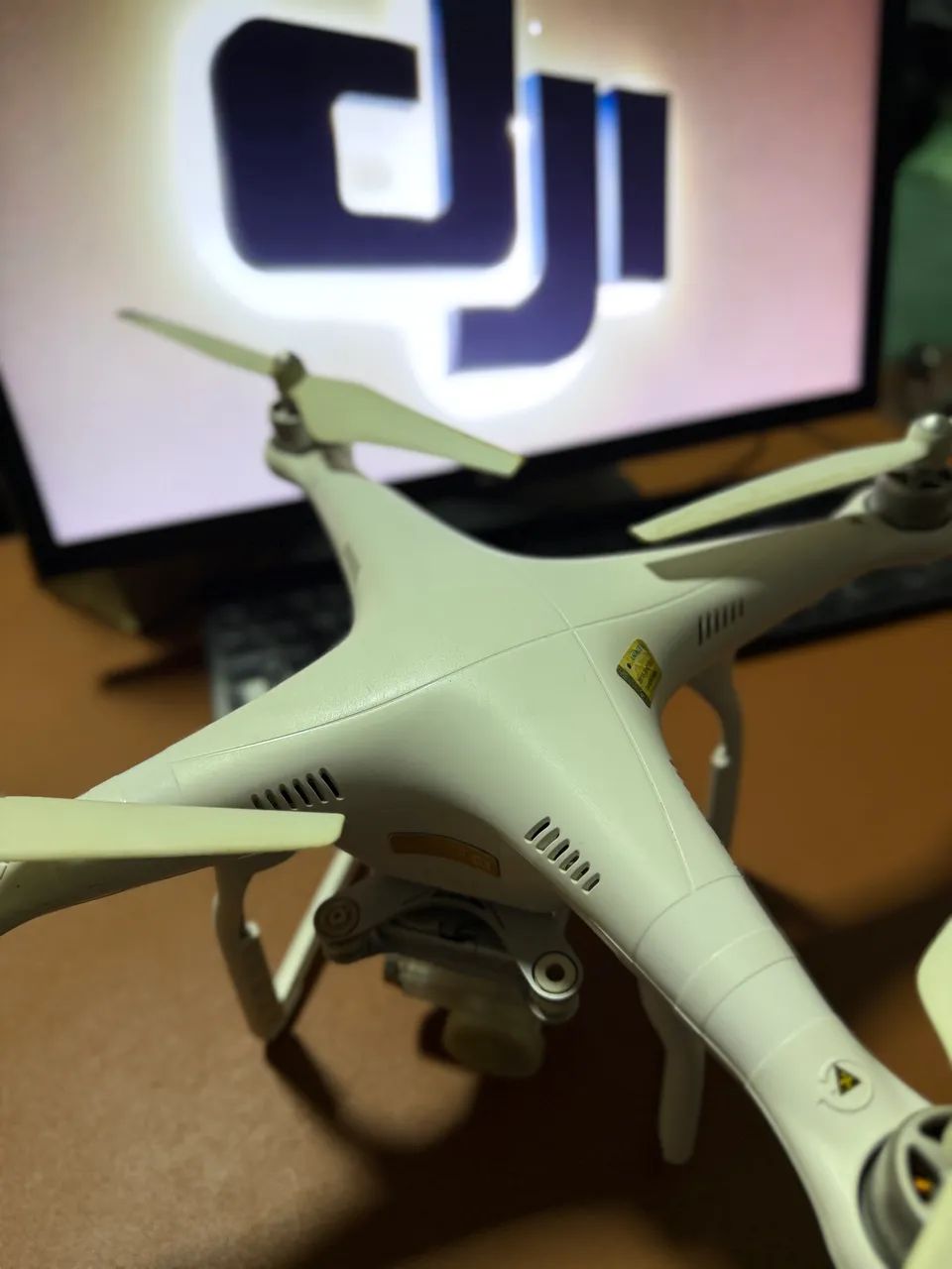 DRONE DJI PHANTOM 3 COM CÂMERA 4K ? KIT COMPLETO!  - Foto 2