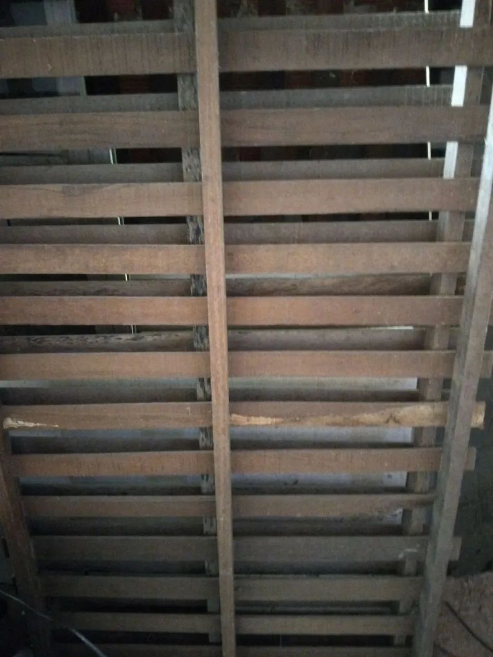 Vendo cama de madeira rústica  - Foto 2