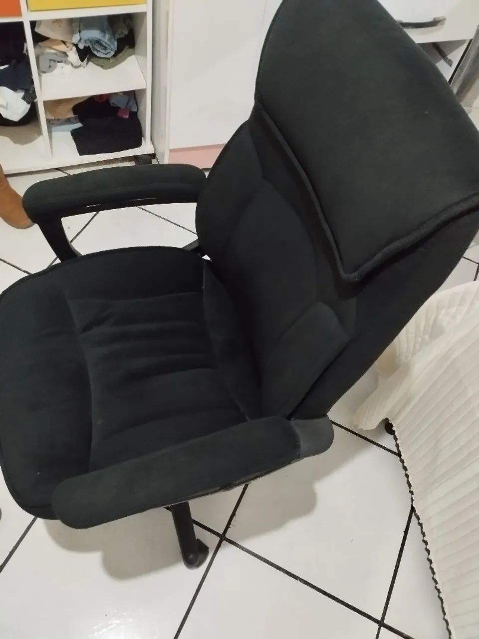 Cadeira de tecido muito confortável 