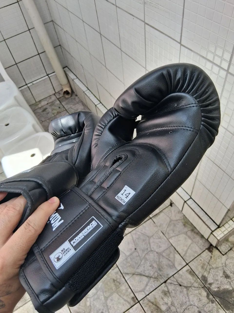 Luvas de Boxe Maximum Boxing - Tamanho 14 oz - Foto 4