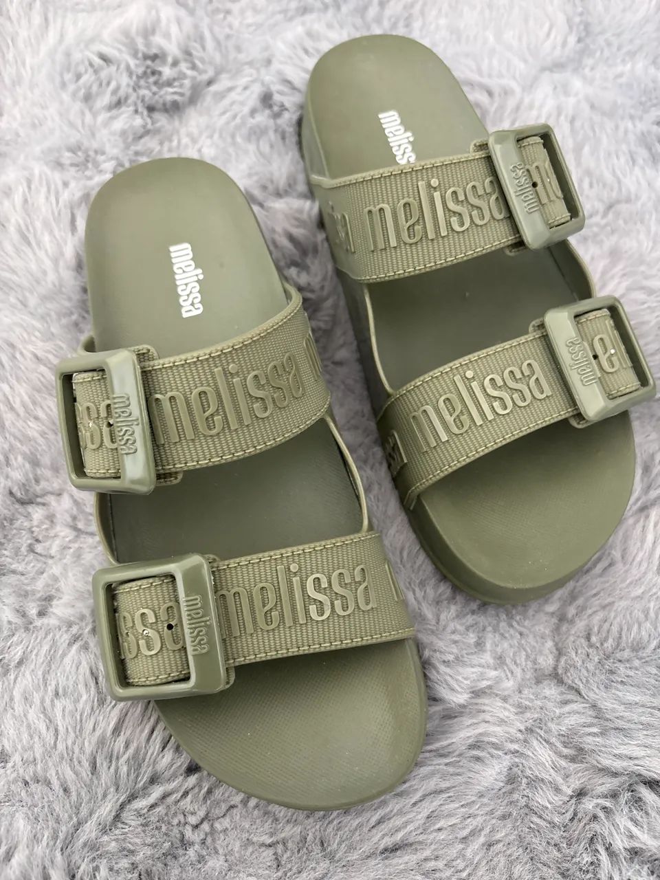 Chinelo Melissa Cozzy Verde Militar