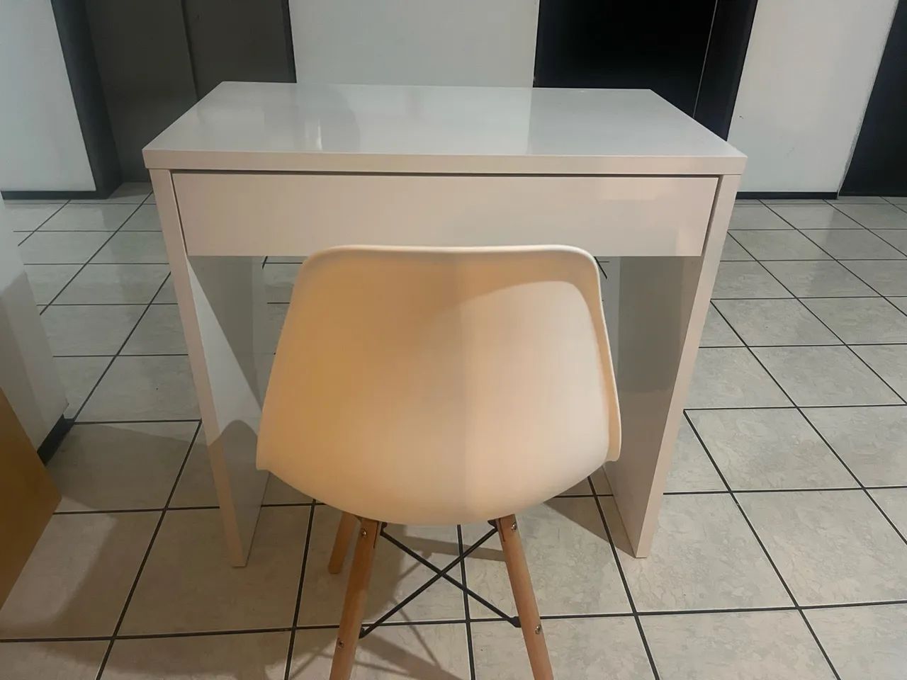 Escrivaninha com cadeira  - Foto 5