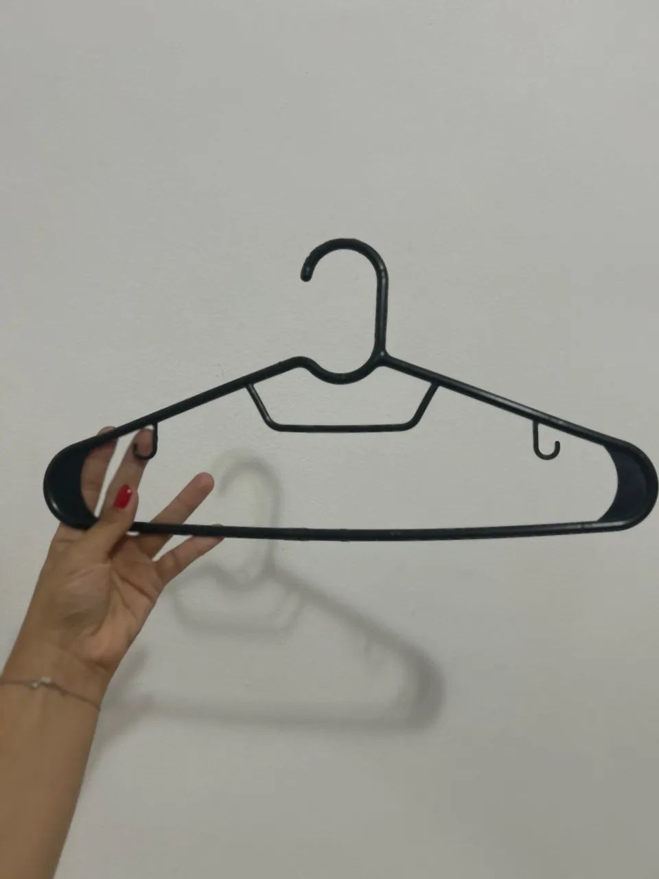 Vendo cabides de plástico preto  - Foto 4