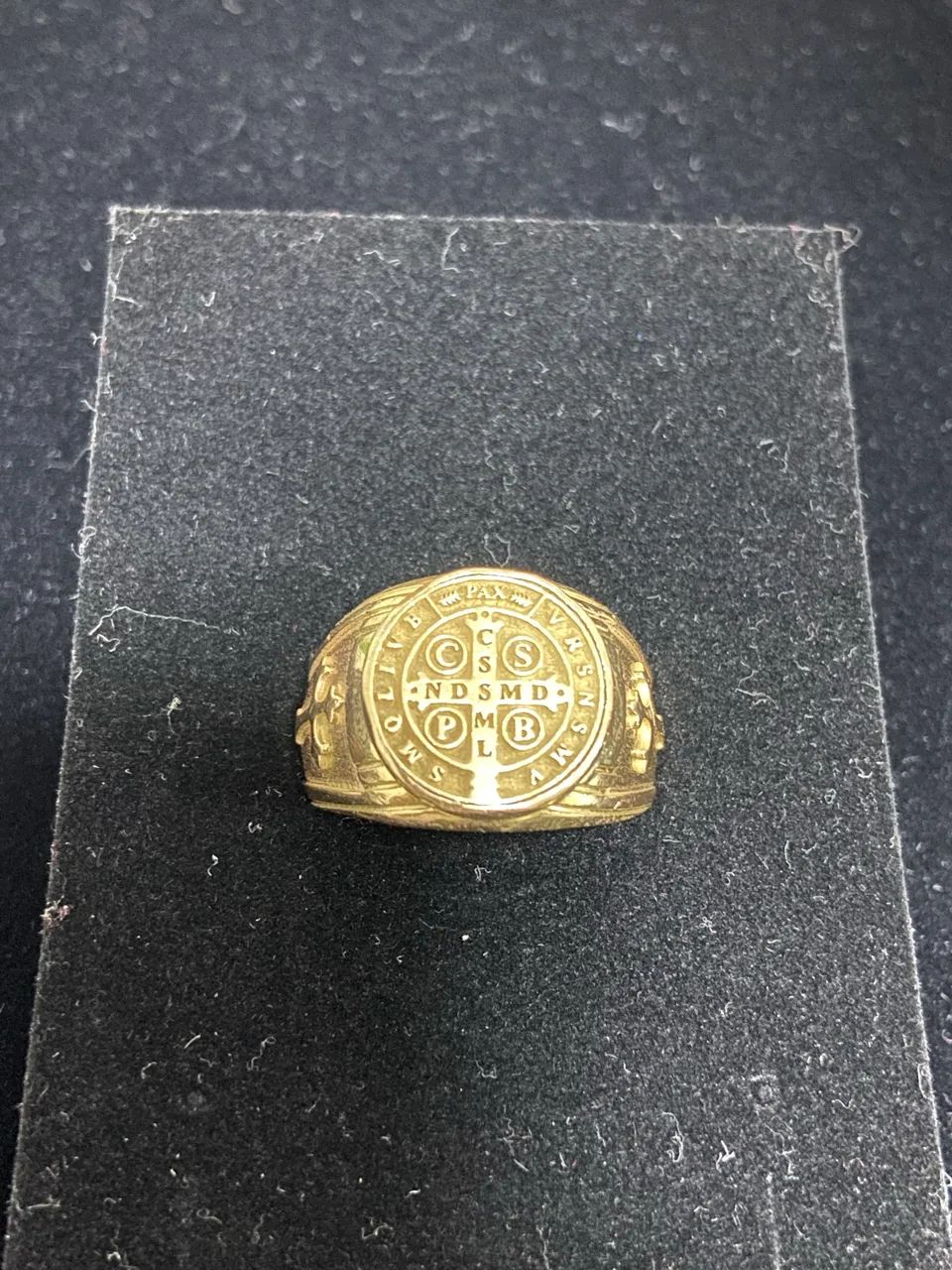 Anel de São Bento em ouro 18k