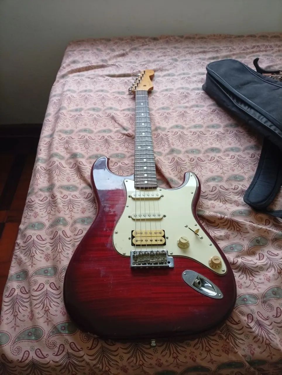 Guitarra Fender Stratocaster HSS Japonesa - Instrumentos musicais